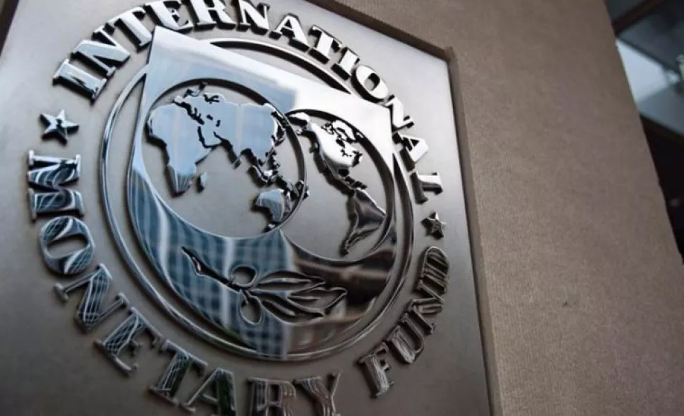El FMI estima una caída del PBI de 2,5% para el año con una inflación del 120%