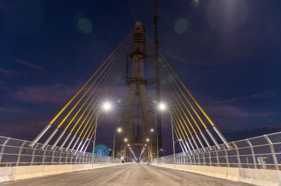 Realizan ensayos del sistema lumínico del Puente de la Integración para su próxima inauguración
