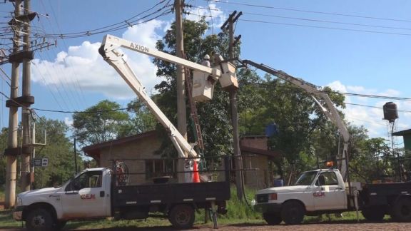 Montecarlo: camión enganchó cables y dejó sin luz por más de cuatro horas a vecinos