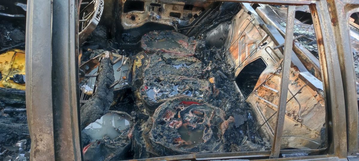 Puerto Iguazú: se incendió un auto que transportaba combustible en bidones 