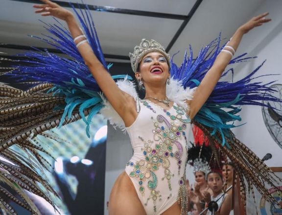 Al repique de tambores, Santo Tomé presentó su fiesta carnestolenda 2023