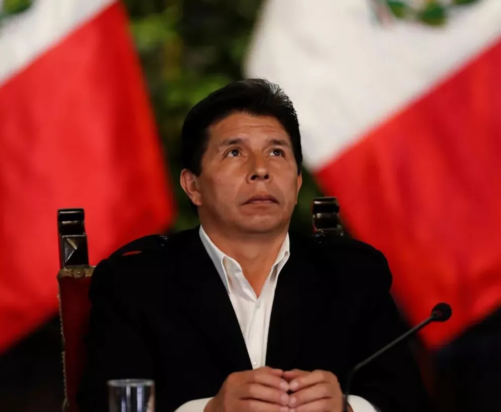Pedro Castillo disolvió el congreso peruano, decretó un toque de queda e instauró un gobierno de emergencia