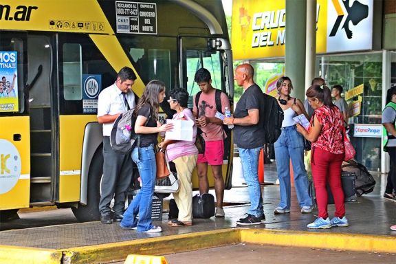 Alta demanda de pasajes en la terminal de ómnibus