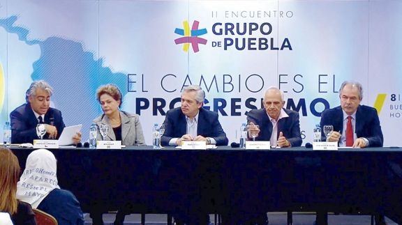 El Grupo de Puebla se solidarizó con CFK por el fallo judicial en su contra