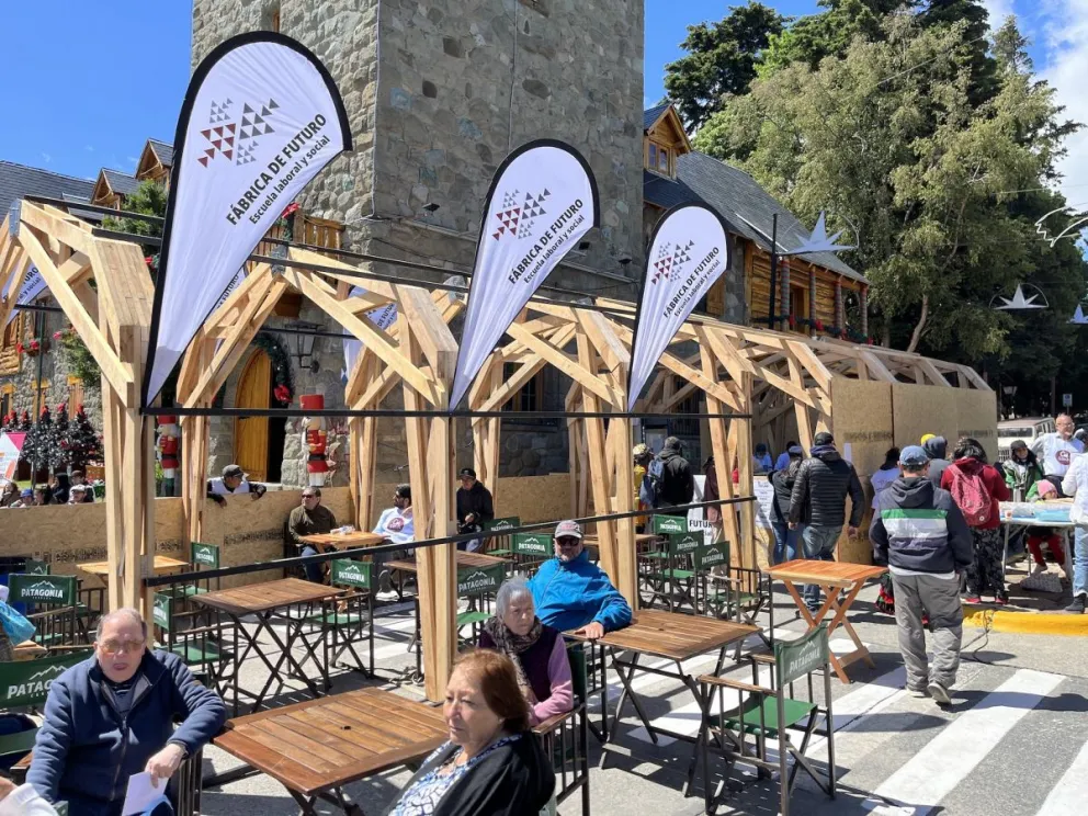 Hoy es el Festival Musical DAR y Feria del Trabajo de los barrios en el Centro Cívico