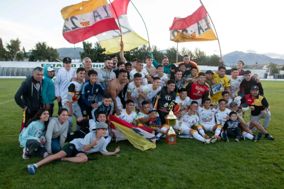 Cruz del Sur gritó campeón y Güemes volvió a primera