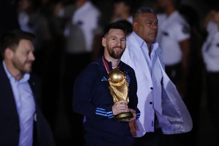 La llegada de los campeones del Mundo al país y el comienzo de los festejos