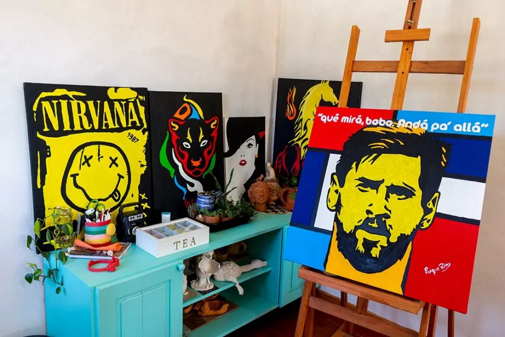 Pintar al 10: artista y pintor misionero, retrató a Messi con la frase “Qué mirá, bobo andá pa' allá”