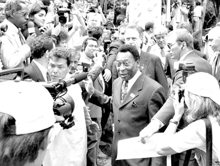 Pelé estuvo cerca de llegar a la Tierra Colorada para una exhibición