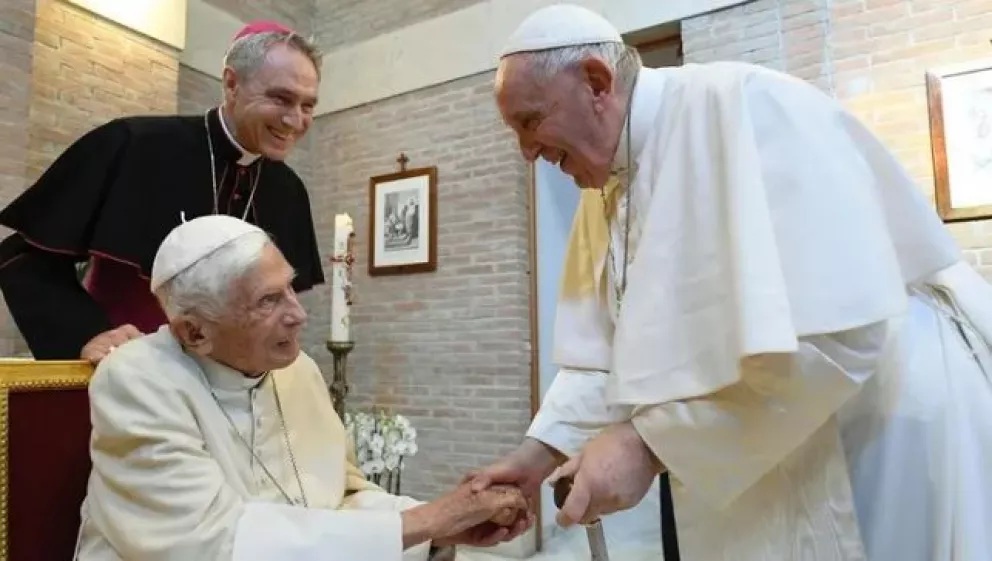 Benedicto XVI, el Papa que revolucionó la Iglesia con su renuncia y abrió paso a Francisco