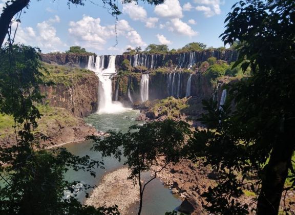 El caudal del río Iguazú continúa bajando y se mantienen suspendidos los paseos náuticos