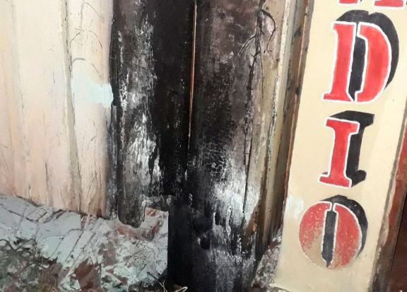 Periodista de Campo Ramón sufrió un ataque incendiario