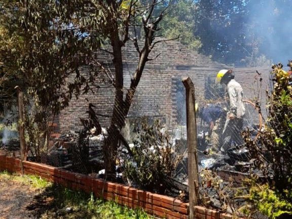 Una mujer quedó con lo puesto tras incendio de su casa en Ruiz de Montoya
