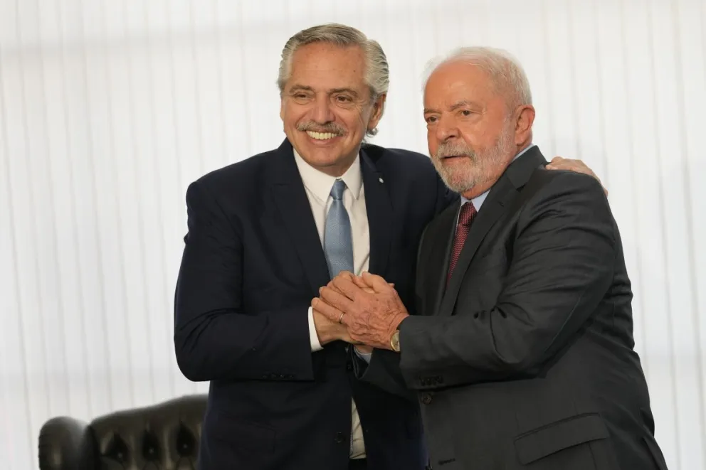 Alberto Fernández repudió las manifestaciones que tomaron por asalto edificios públicos de Brasil