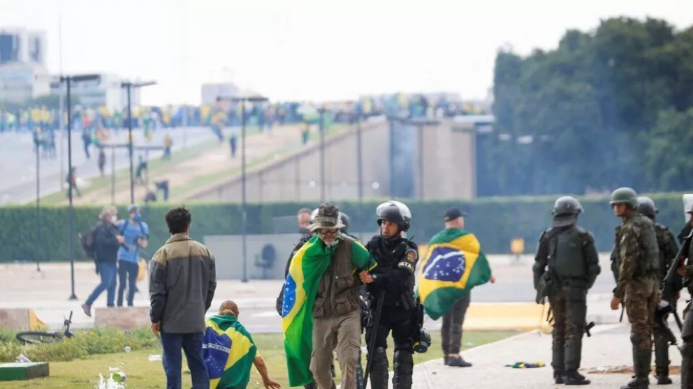Ordenan la detención a un exministro de Bolsonaro y al exjefe de Policía de Brasilia