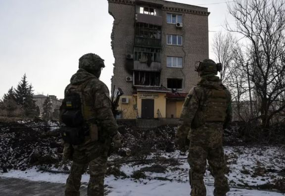 Rusia bombardeó otro edificio de viviendas en Ucrania: hay al menos dos muertos