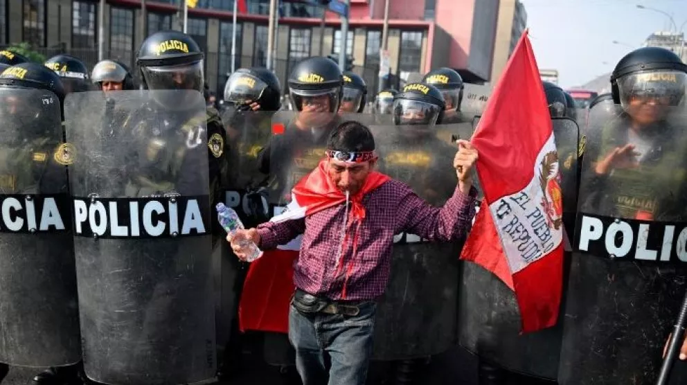 Demandaron a ministro y jefe de Policía por la represión dentro de una universidad de Lima