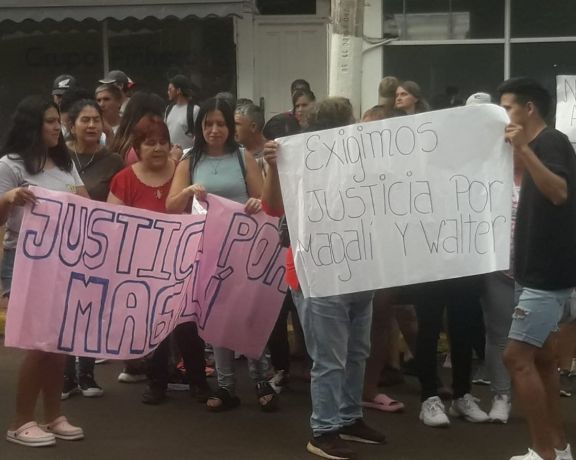 Eldorado: familiares y amigos de la joven Magalí Arzamendia se manifestaron ante el juzgado