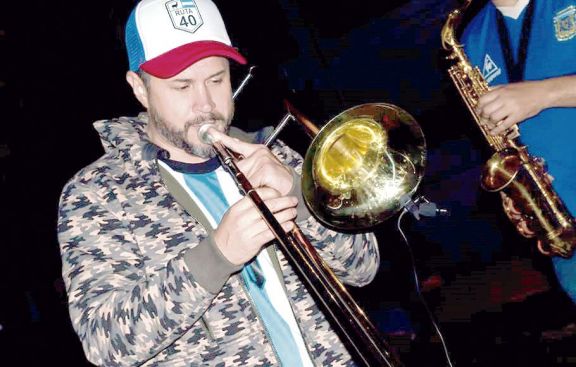 Músico posadeño perdió su trombón y espera recuperarlo