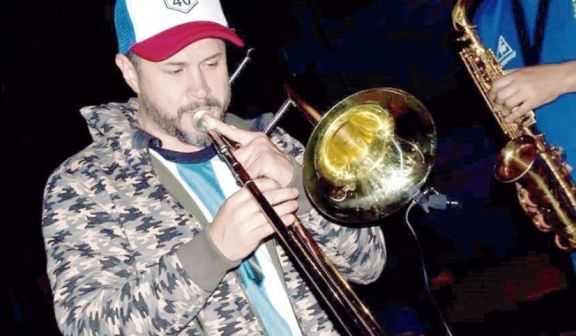 Final feliz: el músico posadeño recuperó su trombón y agradeció a quienes lo ayudaron