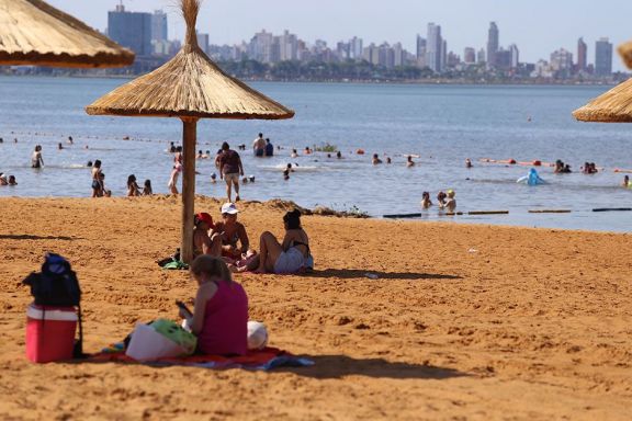 Las playas atraen 15 mil personas por fin de semana