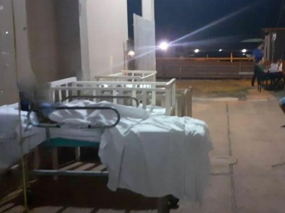 Parte del hospital de Santo Tomé se quedó sin energía y sacaron pacientes a las galerías