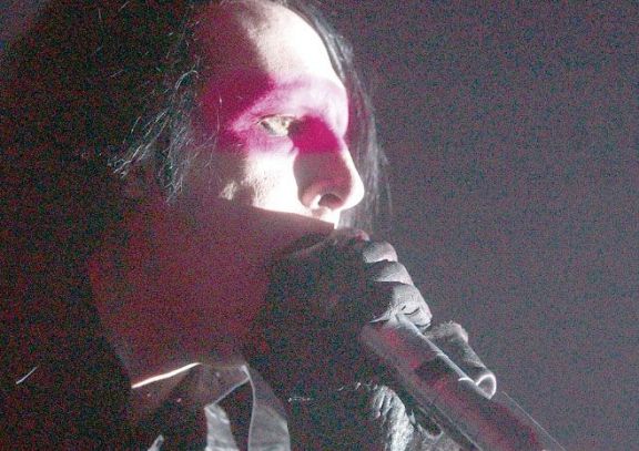 Manson suma una nueva denuncia de abuso sexual 
