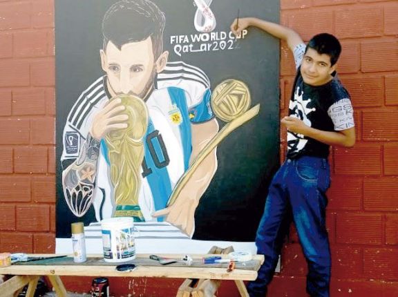 Joven artista hizo un mural de Messi en Puerto Libertad 