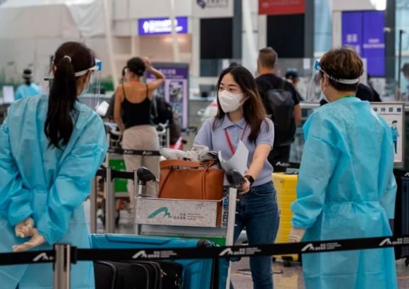 El régimen chino anunció que eliminará las restricciones de viajes hacia las regiones de Hong Kong y Macao por la pandemia