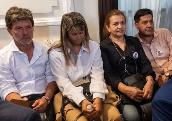 “Queremos que vengan a vivir con nosotros”: los abogados que adoptaron como familia a los papás de Báez Sosa