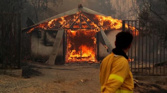 Incendios en el sur de Chile: al menos una persona fallecida y el gobierno decretó el estado de catástrofe