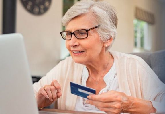Premian a los jubilados que utilicen la tarjeta de débito