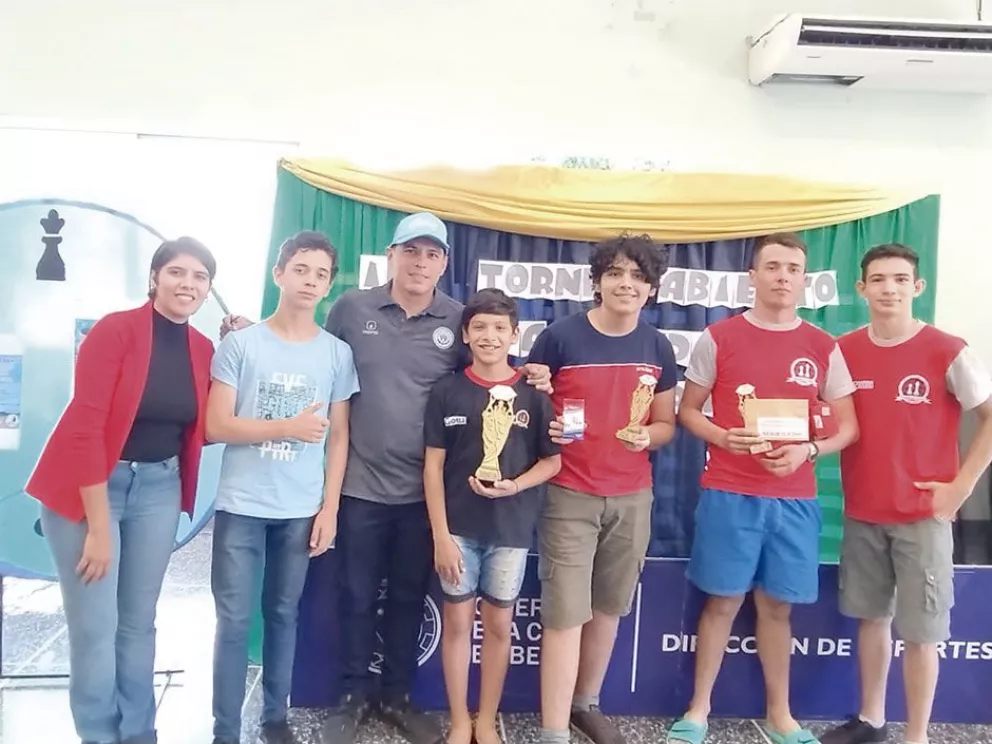 Ajedrez: ‘Peones y Alfiles’ se hizo presente  en el Torneo IRT “Copa Ciudad de Oberá”