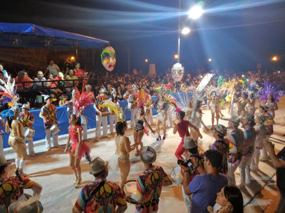 La banda tropical Siete Lunas cerrará el carnaval en Puerto Iguazú