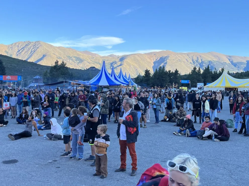 Una multitud disfrutó del primer día de la Fiesta de la Cerveza en Catedral