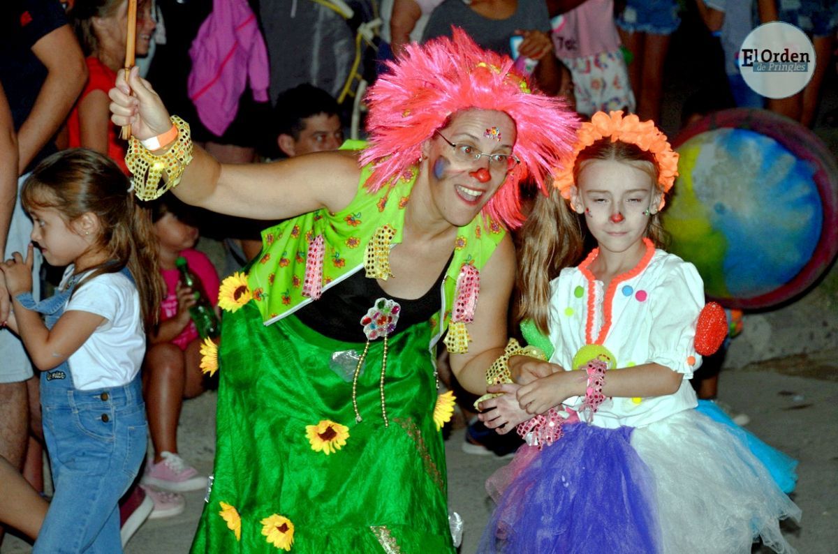 Con murgas, carrozas y mascaritas se están viviendo los Corsos 2023