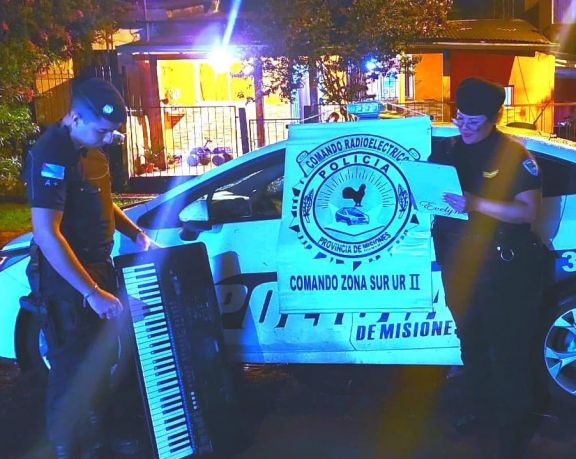 Oberá: policías recuperaron y devolvieron al coro de una iglesia un teclado musical 
