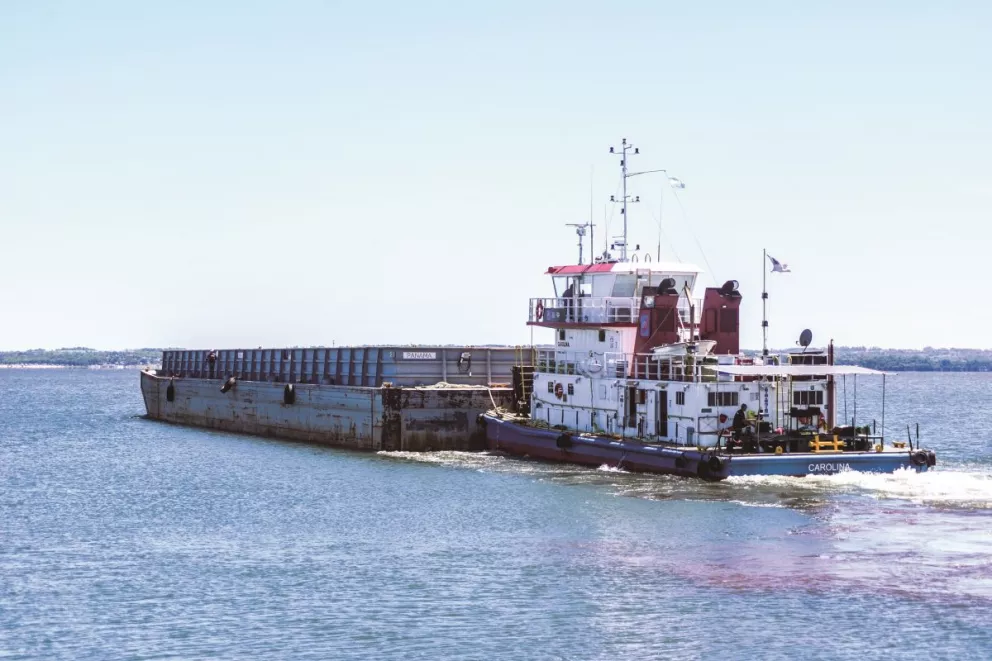 El puerto de Posadas despachó el primer convoy de barcaza después de 45 años