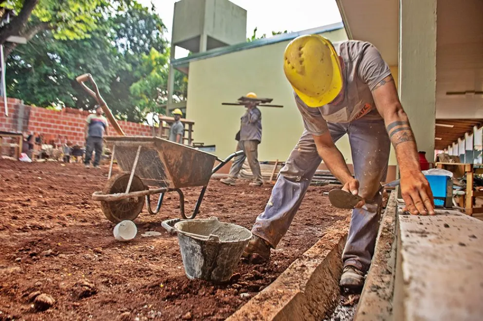 Ejecutan obras en distintas escuelas de toda la provincia