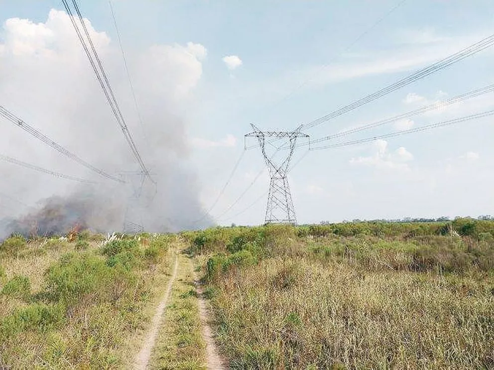 Corte masivo de luz en el país por un incendio  en un cableado
