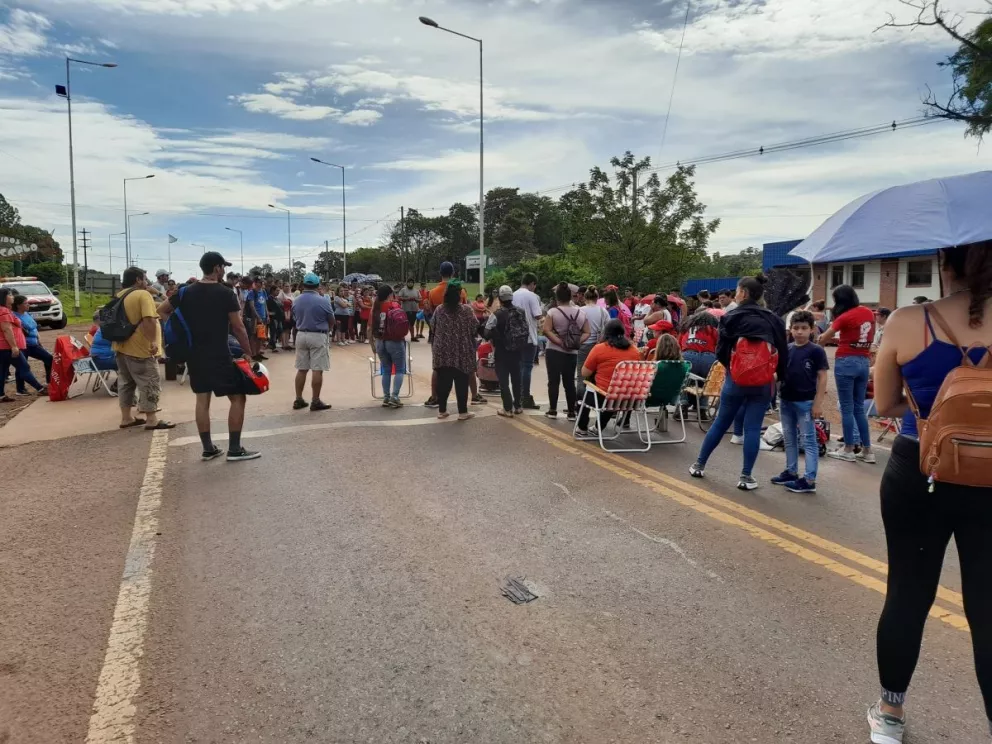 Ruta nacional 12 cortada en Montecarlo por protestas