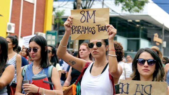 Día de la Mujer: La tragedia que inició el cambio y la lucha de estos días