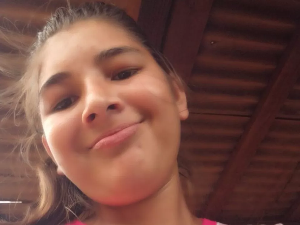 Buscan a una adolescente en Jardín América: "Pasaron las horas, ya van dos días", alertó la mamá