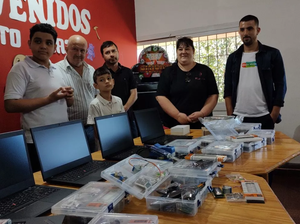 El espacio Maker de Iguazú recibió kits y computadoras