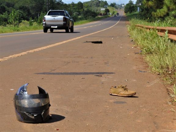 Madrugada trágica en Guaraní: dos motociclistas murieron al chocar contra un camión