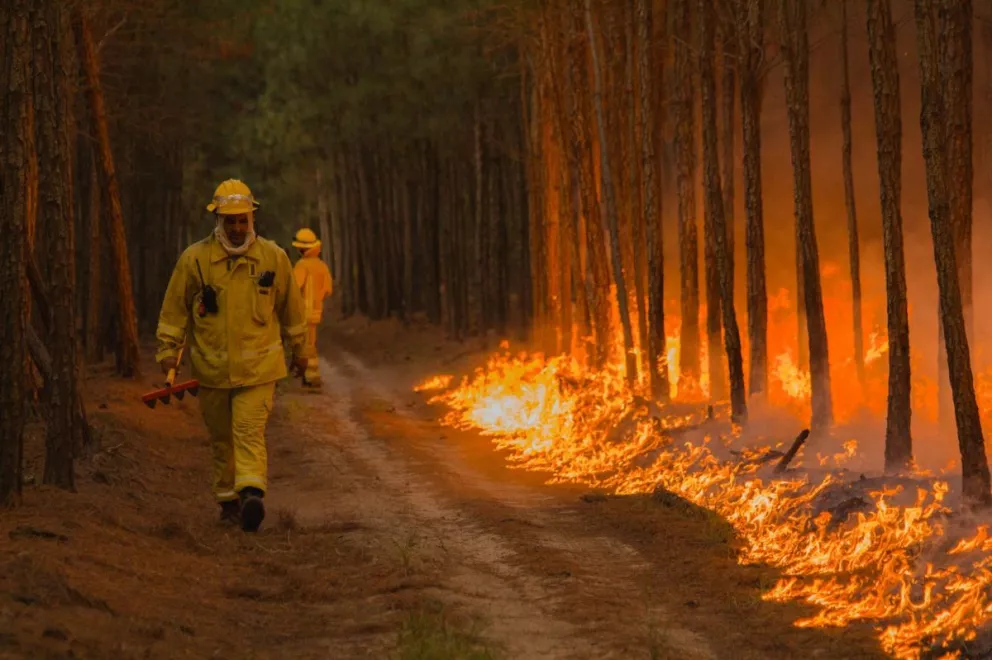 El fuego ya consumió más de 5.000 hectáreas en la zona de Ituzaingó