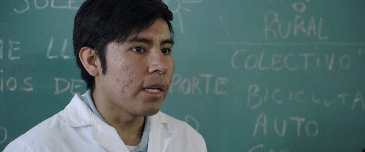 Crítica de "Entrecerros", el desarraigo cultural según Leonardo Cauteruccio