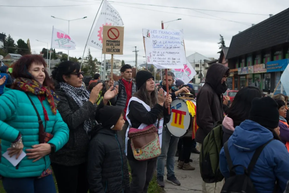 Con reclamos, los docentes cerraron el segundo día de paro