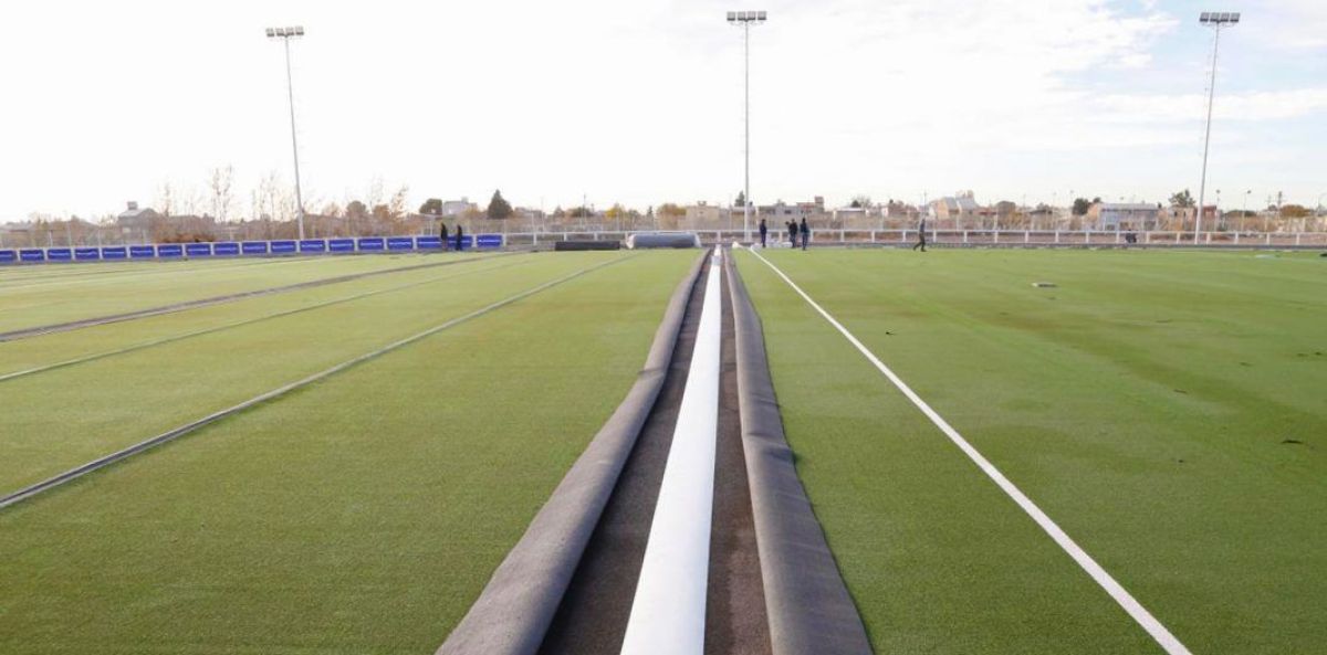 Está próxima a finalizarse la obra de la cancha de hockey base agua
