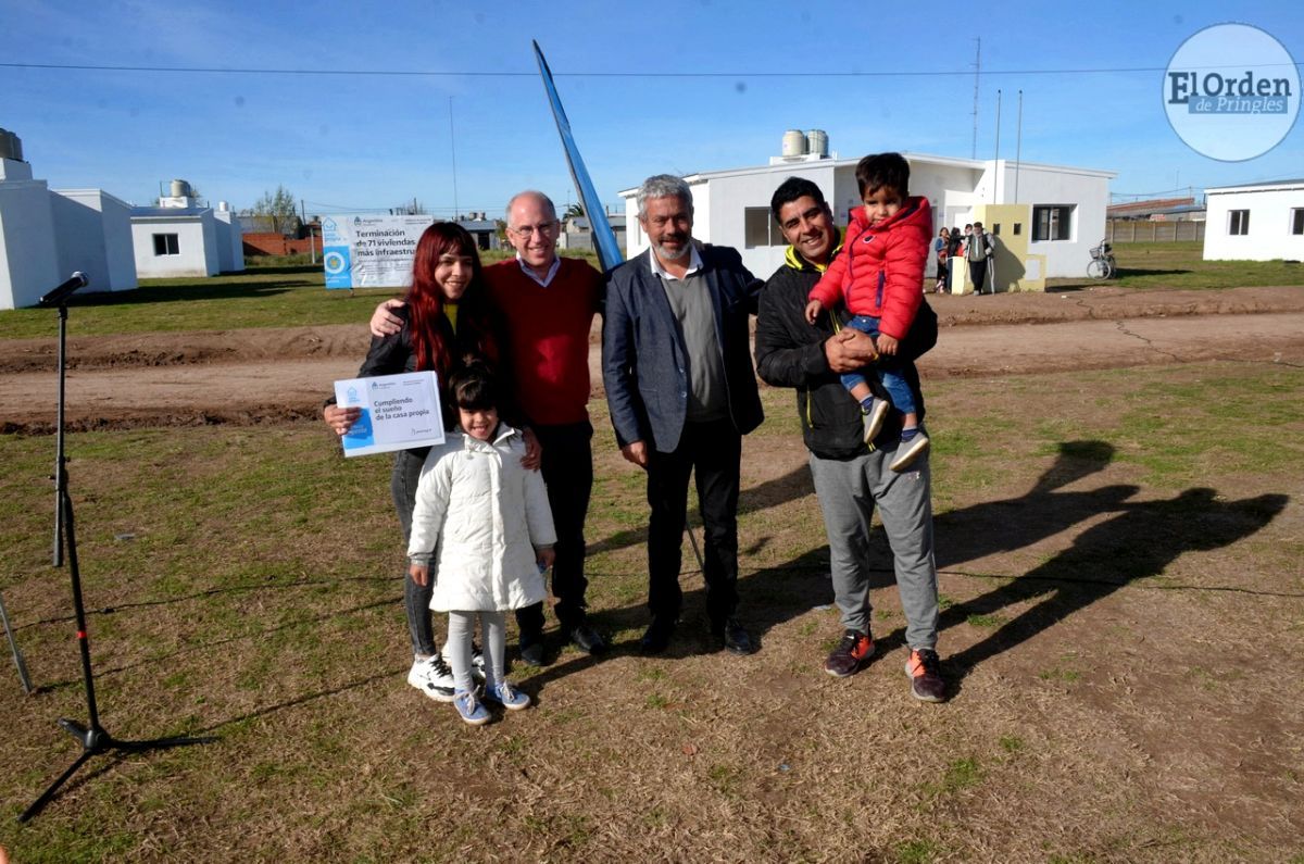 Con la entrega de llaves, 21 familias acceden a sus anheladas viviendas